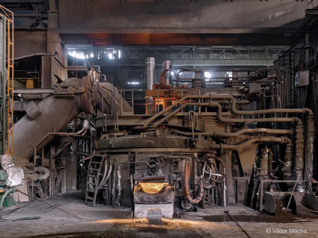 Anlagen und Maschinen aus den Bereichen Stahlproduktion, Schmiedewerk, Wärmebehandlung, Großteilebearbeitung und Peripherie