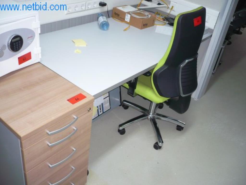 Schreibtisch gebraucht kaufen (Trading Premium) | NetBid Industrie-Auktionen